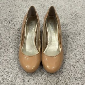 Kenneth Cole Reaction Nude Patent Leather Heels - Size 8